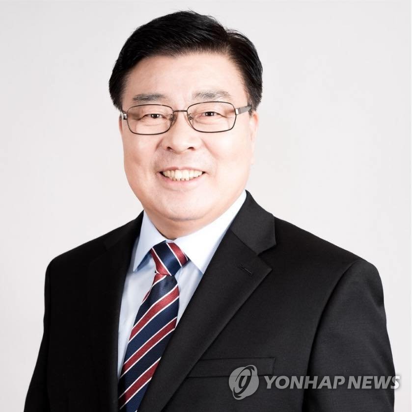 고승의 덕신장학재단 이사장