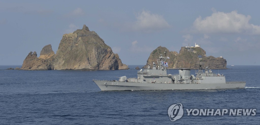 This undated file photo, provided by the military, shows the 3,200-ton Yang Manchun destroyer near South Korea's easternmost islets of Dokdo. (PHOTO NOT FOR SALE) (Yonhap)