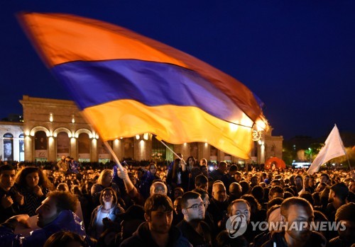 "전 대통령 권력연장 반대"…아르메니아서 9일째 시위
