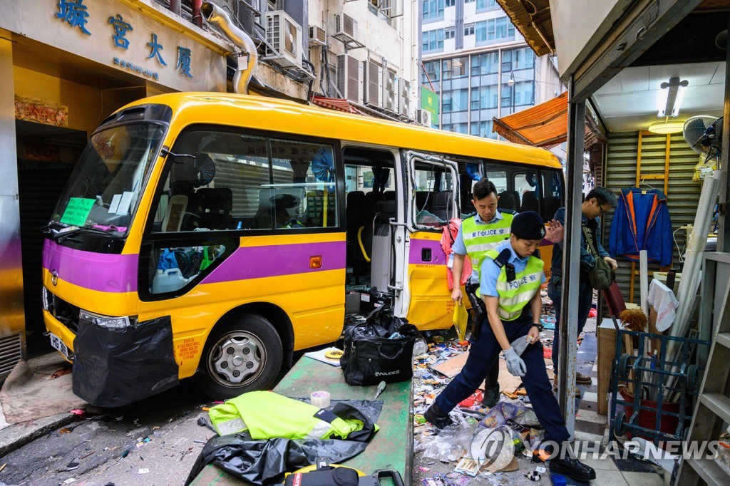 HONG KONG-ACCIDENT-BUS-CRASH
