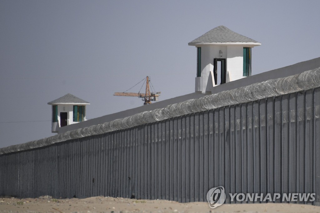 중국 신장위구르 자치구에 있는 위구르 '재교육 수용소'로 알려진 시설의 올해 5월 말 모습