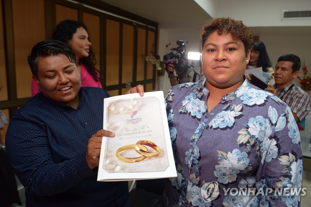 ECUADOR-GAY-SAME SEX-MARRIAGE