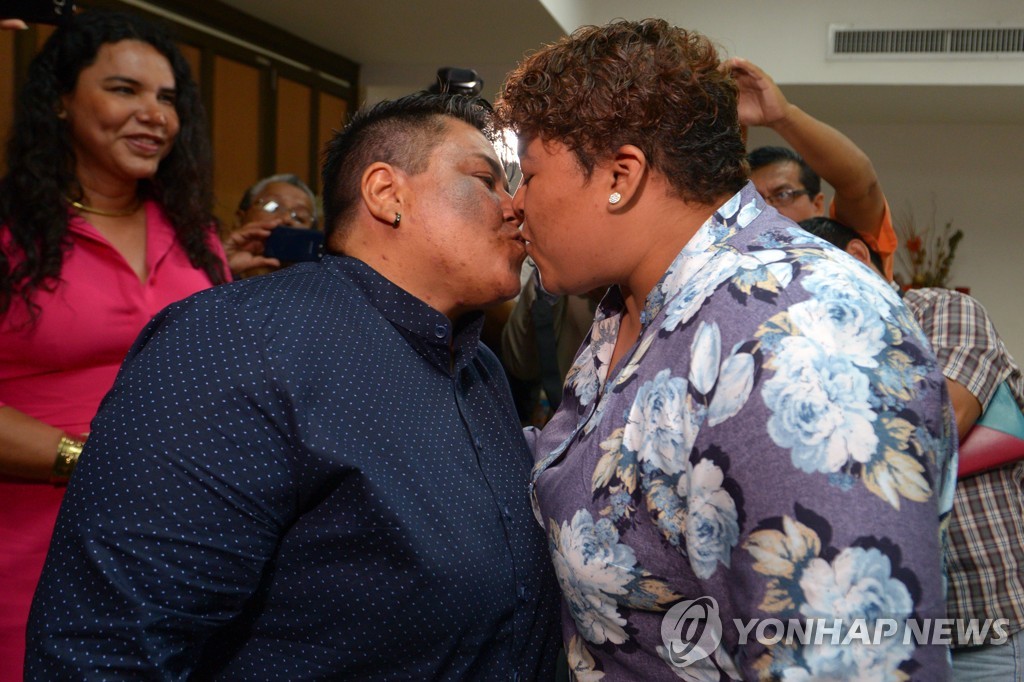 ECUADOR-GAY-SAME SEX-MARRIAGE