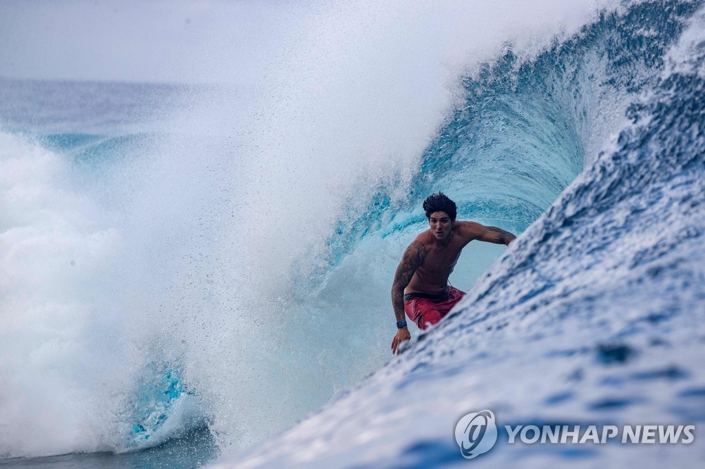 TAHITI-SURFING