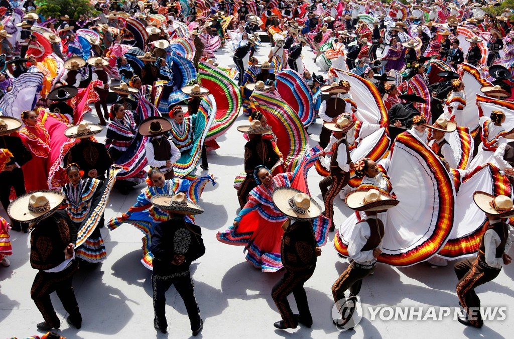 MEXICO-GUINNESS-MARIACHI-DANCE