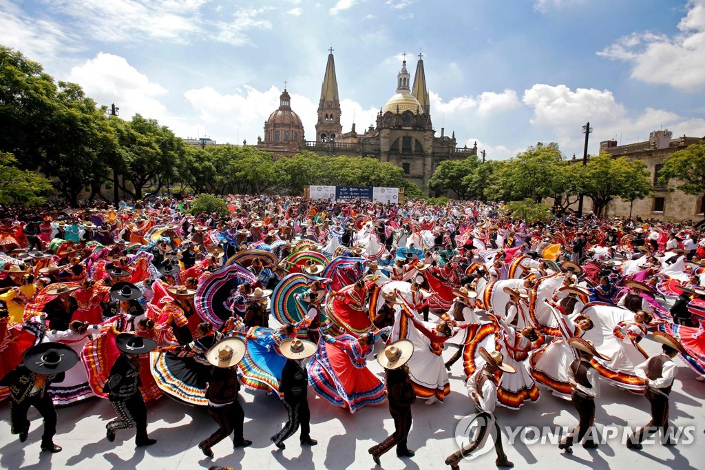 ′세계에서 가장 큰 규모의 멕시코 댄스′…기네스 신기록 달성