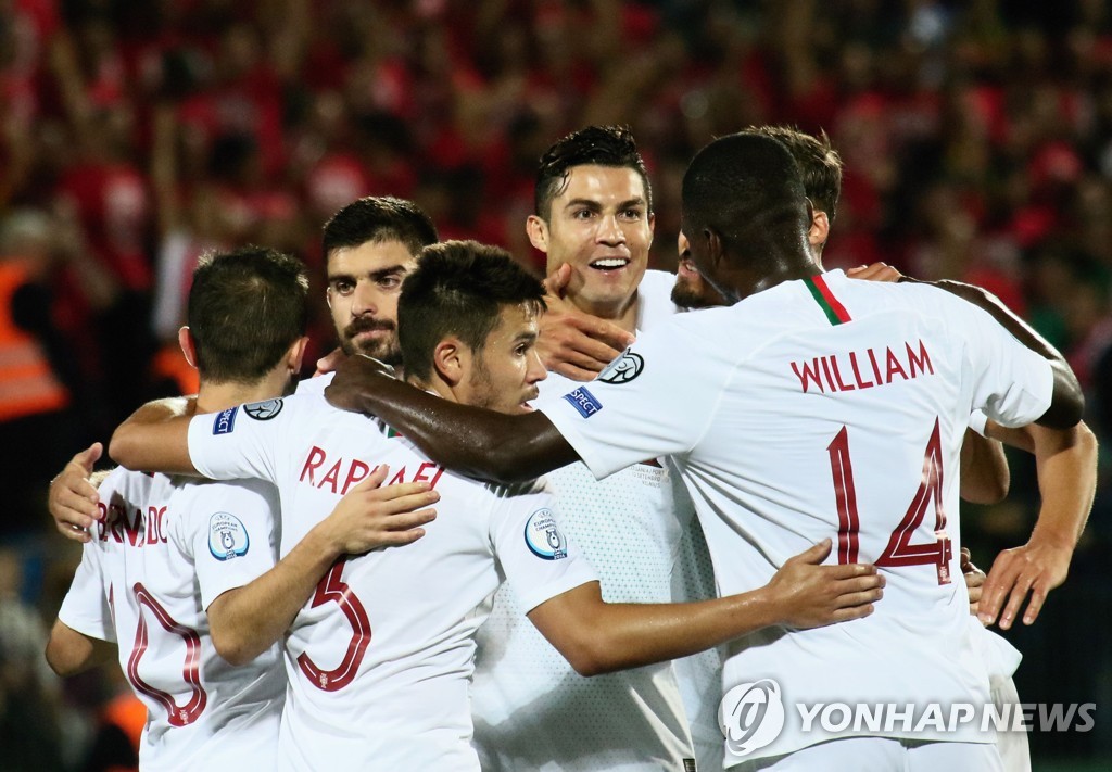 TOPSHOT-FBL-EURO-2020-QUALIFIER-LIT-POR