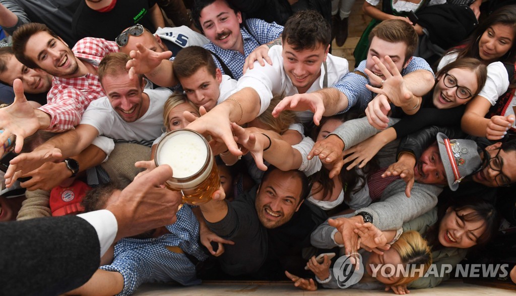 GERMANY-LIFESTYLE-OKTOBERFEST-BEER-FESTIVAL-CULTURE