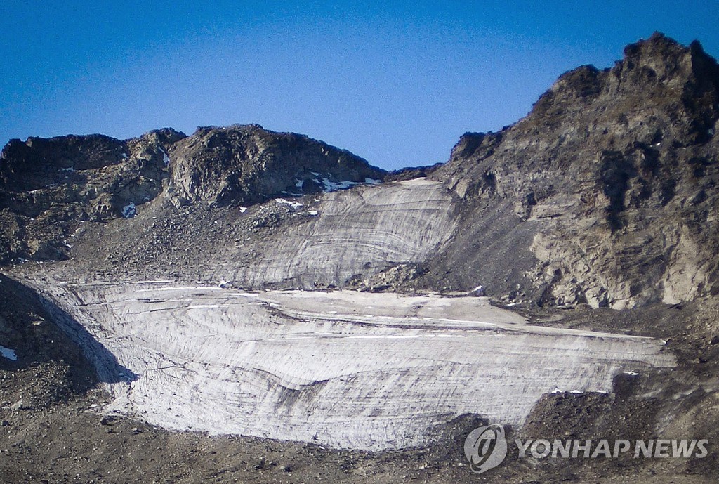 SWITZERLAND-ENVIRONMENT-CLIMATE-GLACIER-MOUNTAIN