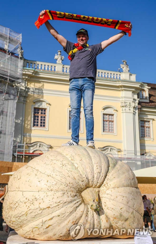GERMANY-BELGIUM-PUMPKIN-CONTEST