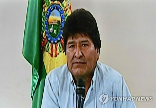 사의 밝히는 모랄레스 대통령