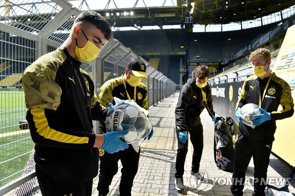 FBL-GER-BUNDESLIGA-DORTMUND-SCHALKE