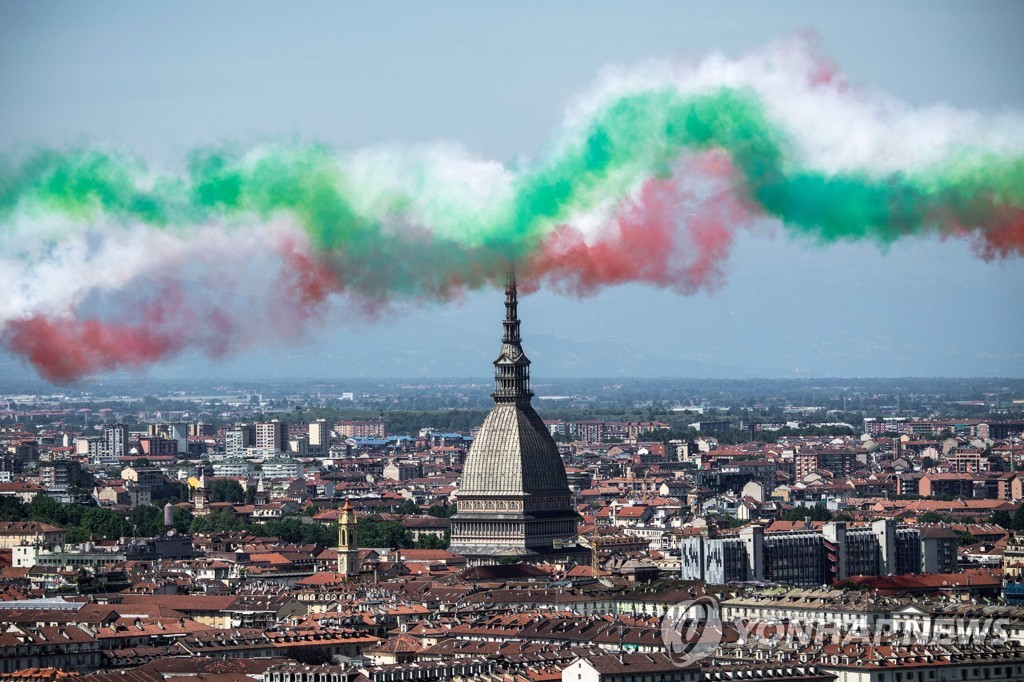 ITALY-HEALTH-VIRUS-TRICOLOR-ARROWS