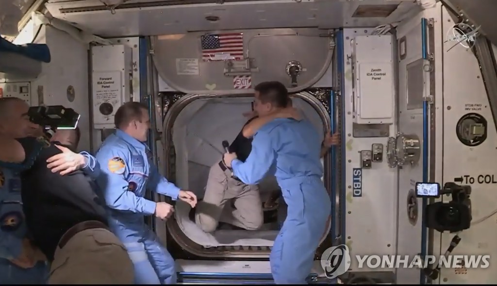 US-SPACE-SPACEX-NASA-HATCH