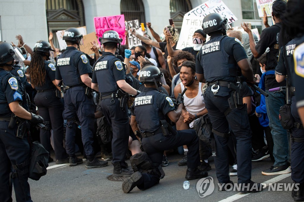 US-POLICE-RACE-UNREST-DEMONSTRATION-minorities-politics