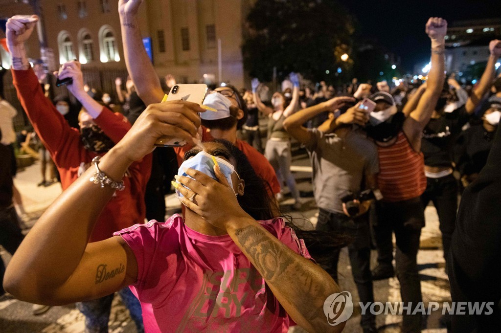 US-POLITICS-RACE-UNREST-POLICE-DEMONSTRATION