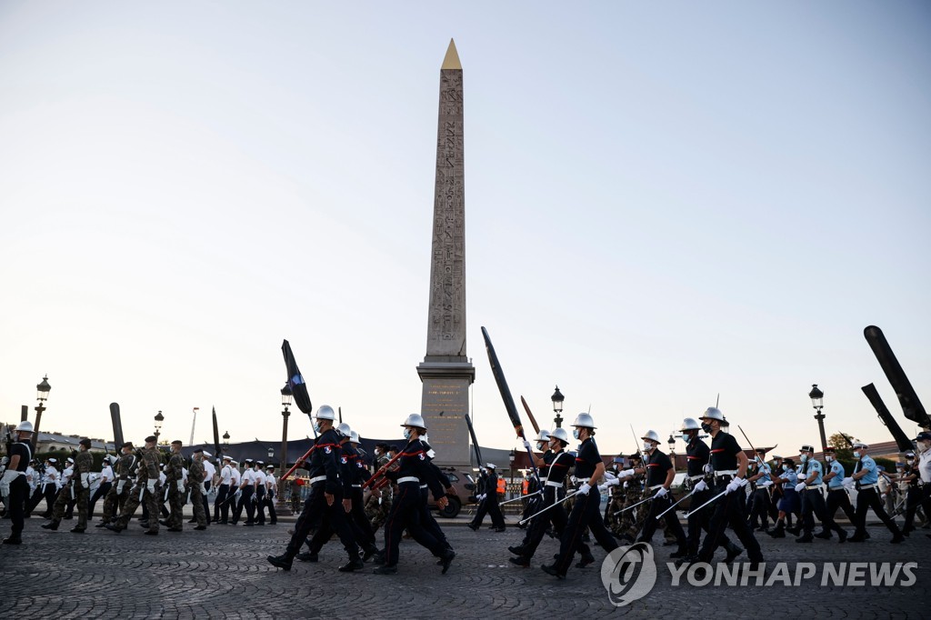 FRANCE-HEALTH-VIRUS-PARADE-BASTILLE-DAY