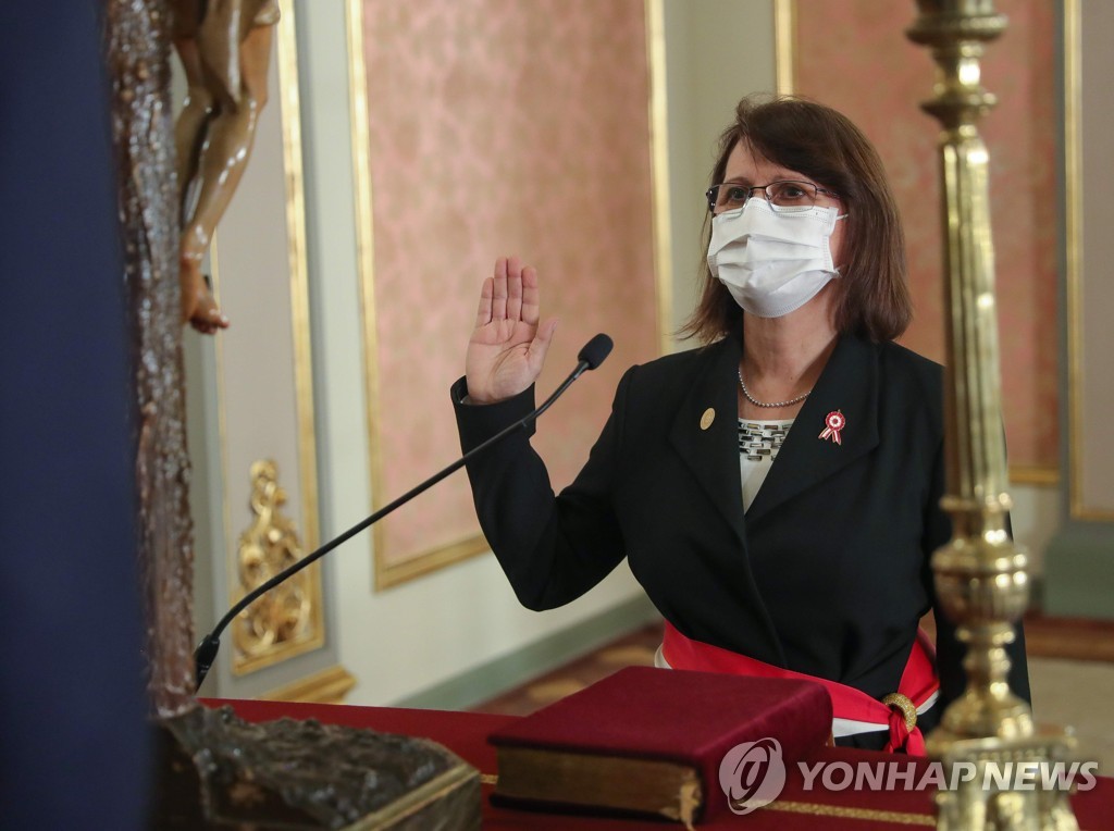 백신 새치기 접종 의혹 속에 물러난 마세티 전 페루 보건장관