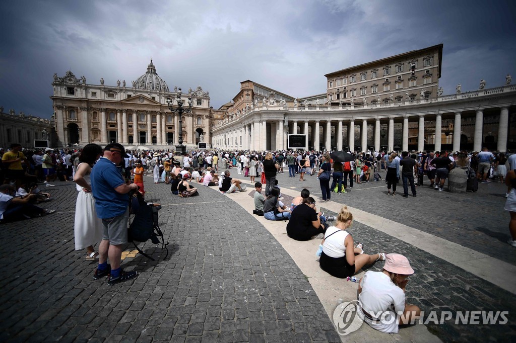 VATICAN-HEALTH-VIRUS-RELIGION-POPE-ANGELUS