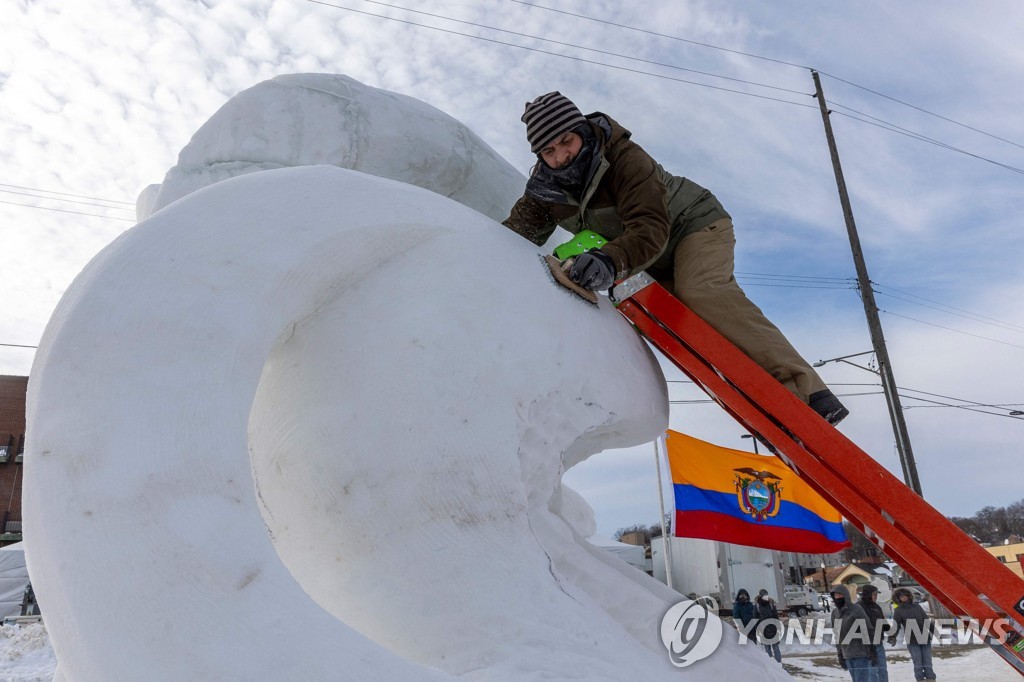 US-OFFBEAT-SNOW-SCULPTURES