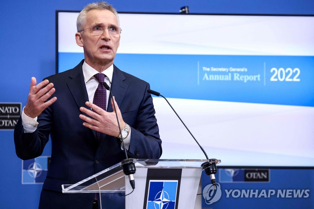'2022년 연례 보고서' 발표하는 나토 사무총장