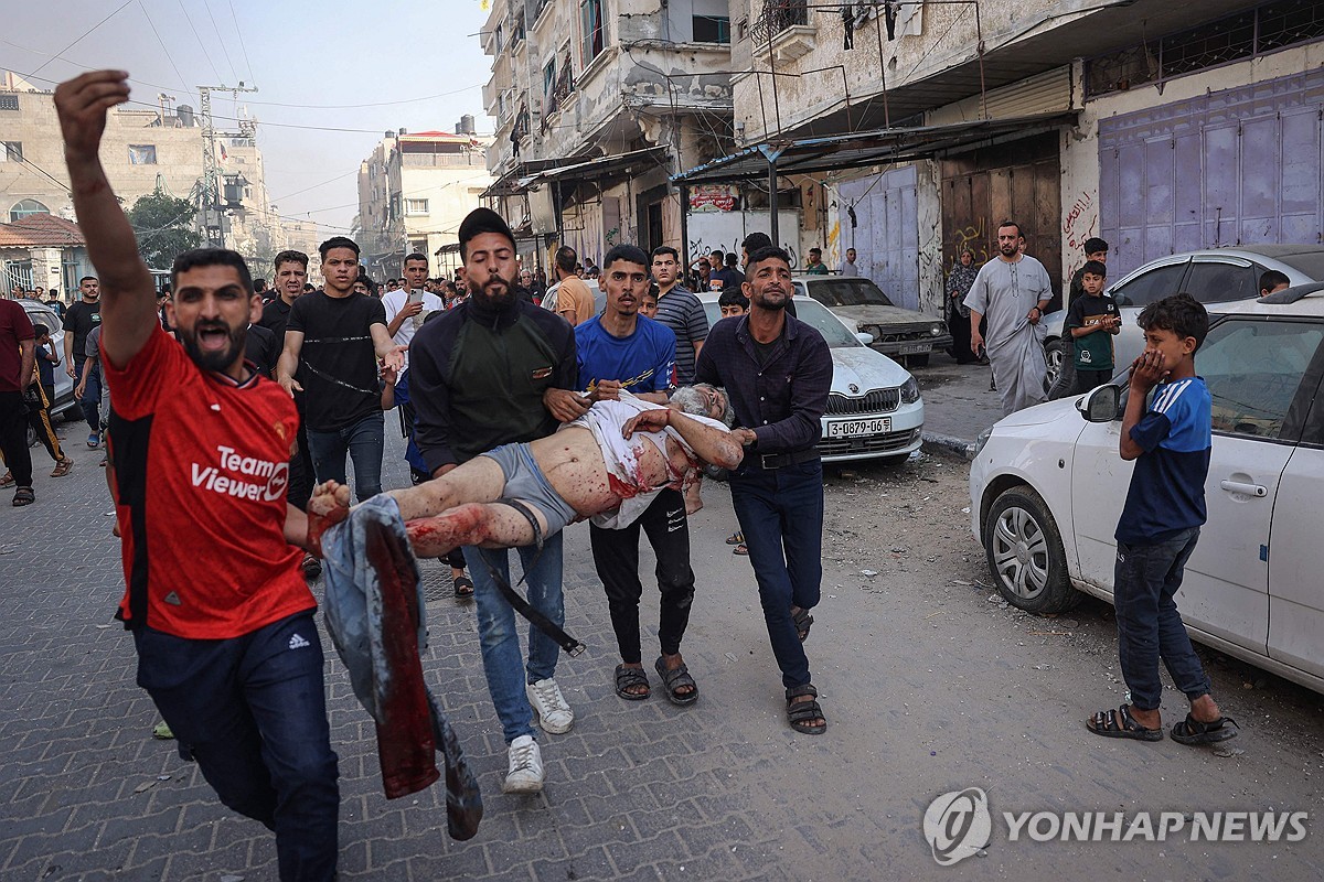 하마스 로켓공격에 이스라엘, 라파 보복공습…"16명 사망" 