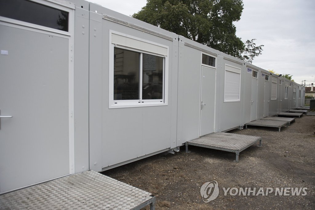 칼레 미성년 난민들이 임시로 머물 시설