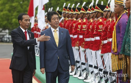 日 아베 총리, 인도네시아 대통령궁 방문