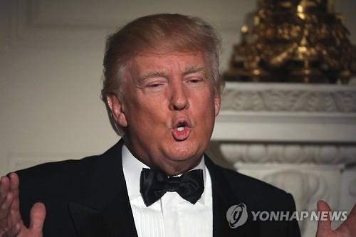 26일 열린 주지사 초청 무도회장의 도널드 트럼프 미국 대통령
