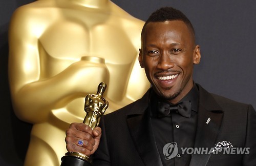 마허셜라 알리, 영화 '문라이트'로 아카데미 남우조연상 수상