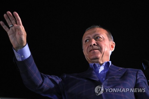 에르도안 개헌 국민투표 후 첫 메시지 "사형제 즉시 논의"