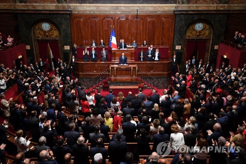 작년 7월 상하원 합동연설하는 마크롱 프랑스 대통령