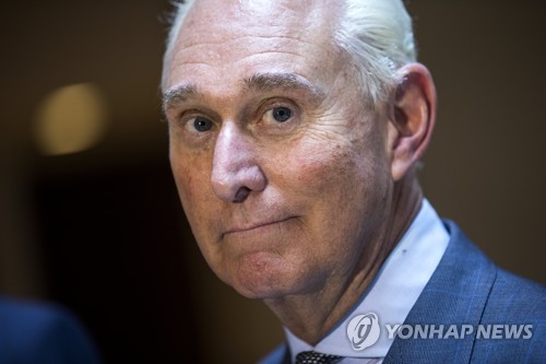 트럼프 측근 로저 스톤, 하원 정보위 청문회 참석