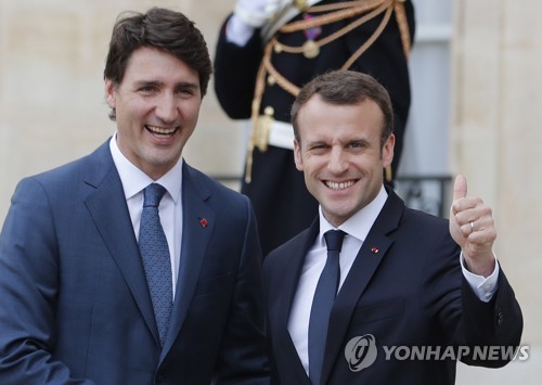'엄지 척'paselect FRANCE CANADA DIPLOMACY