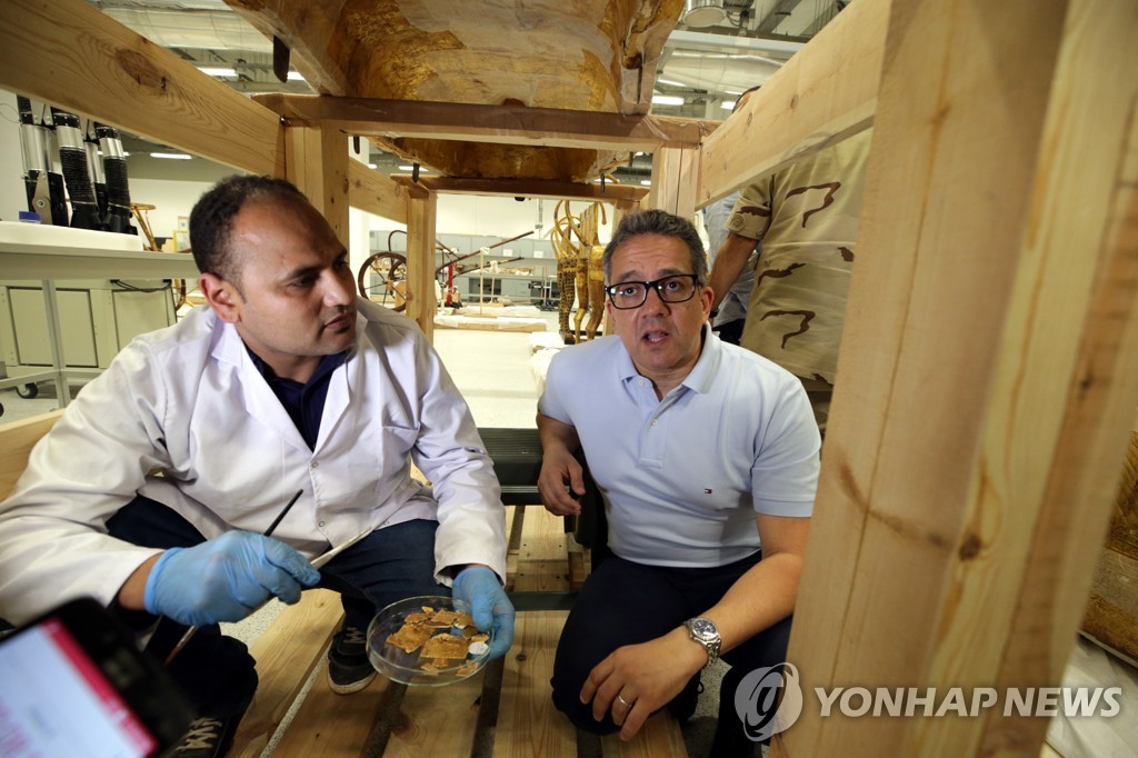 EGYPT TUTANKHAMUN COFFIN RESTORATION