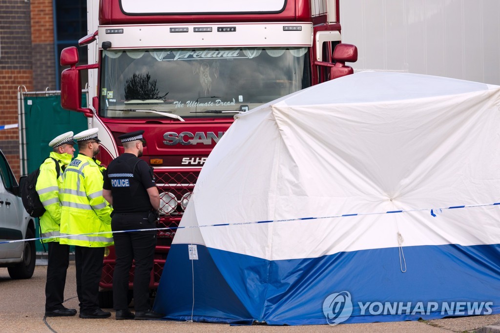 영국 냉동 컨테이너서 시신 39구 발견