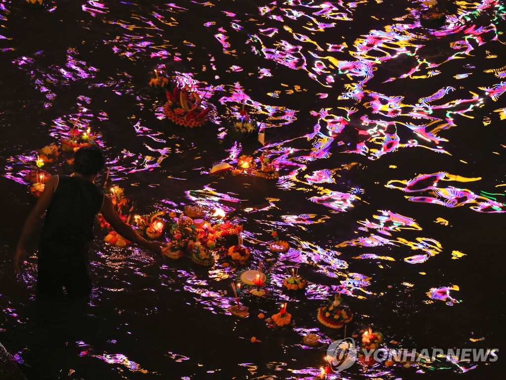 THAILAND TRADITION LIGHT FESTIVAL