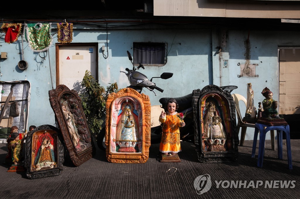 PHILIPPINES TRADITIONS SANTO NINO FESTIVAL