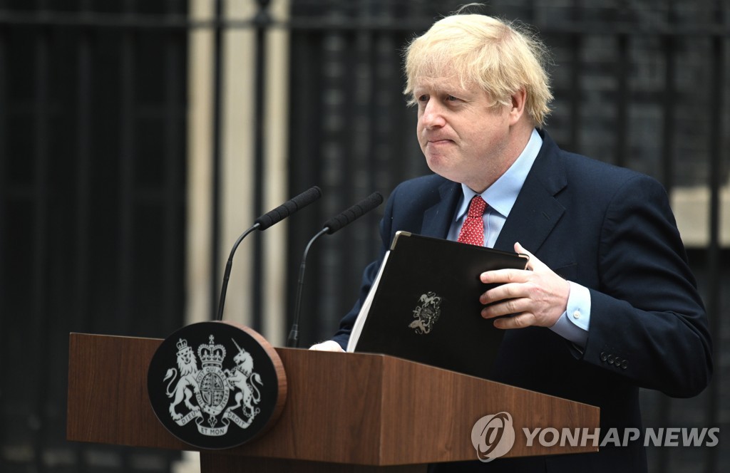 존슨 영국 총리, 코로나19 완치해 복귀 성명 발표