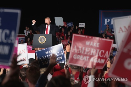 일리노이에서 유세하는 도널드 트럼프 대통령