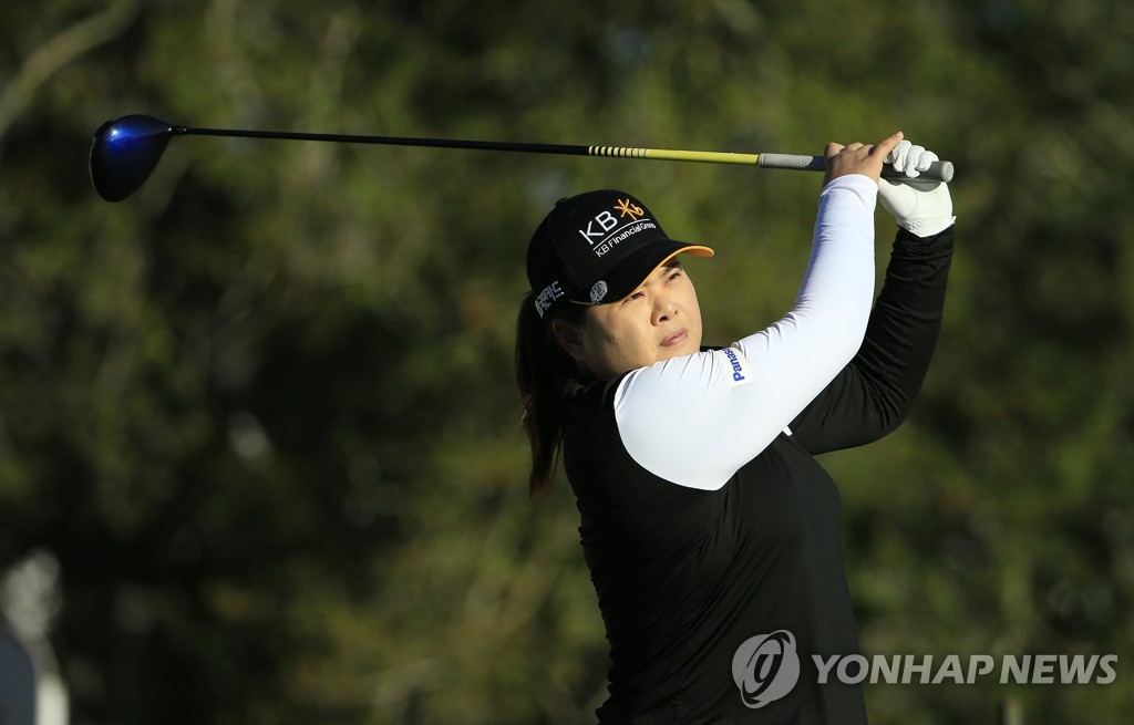 In this Getty Images file photo from Oct. 1, 2020, Park In-bee of South Korea hits her drive on the first hole during the first round of the ShopRite LPGA Classic on the Bay Course at Seaview Hotel and Golf Club in Galloway, New Jersey. (Yonhap)