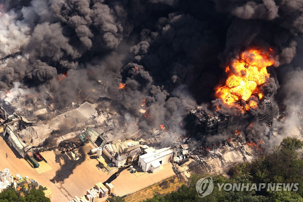 US-EXPLOSION-AT-ROCKTON-CHEMTOOL-PLANT-CAUSES-MASSIVE-CHEMICAL-F