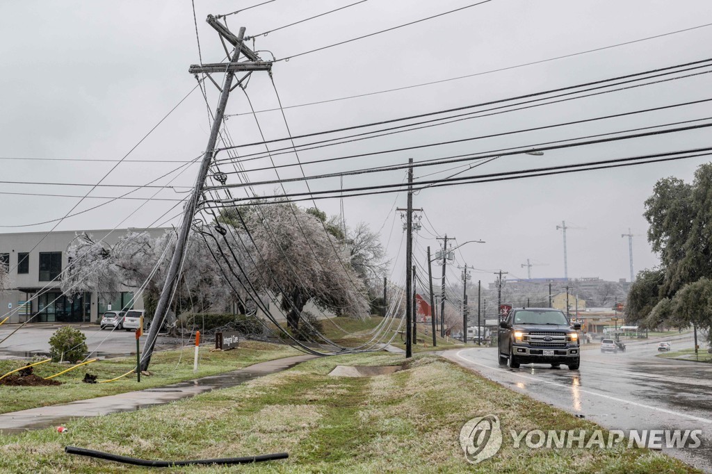 US-WINTER-STORMS-CAUSE-DELAYS-AND-HEADACHES-THROUGH-MUCH-OF-TEXA