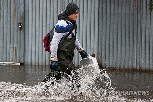 '비상사태 선포'…러시아 쿠르간 최악의 홍수로 피해 확산