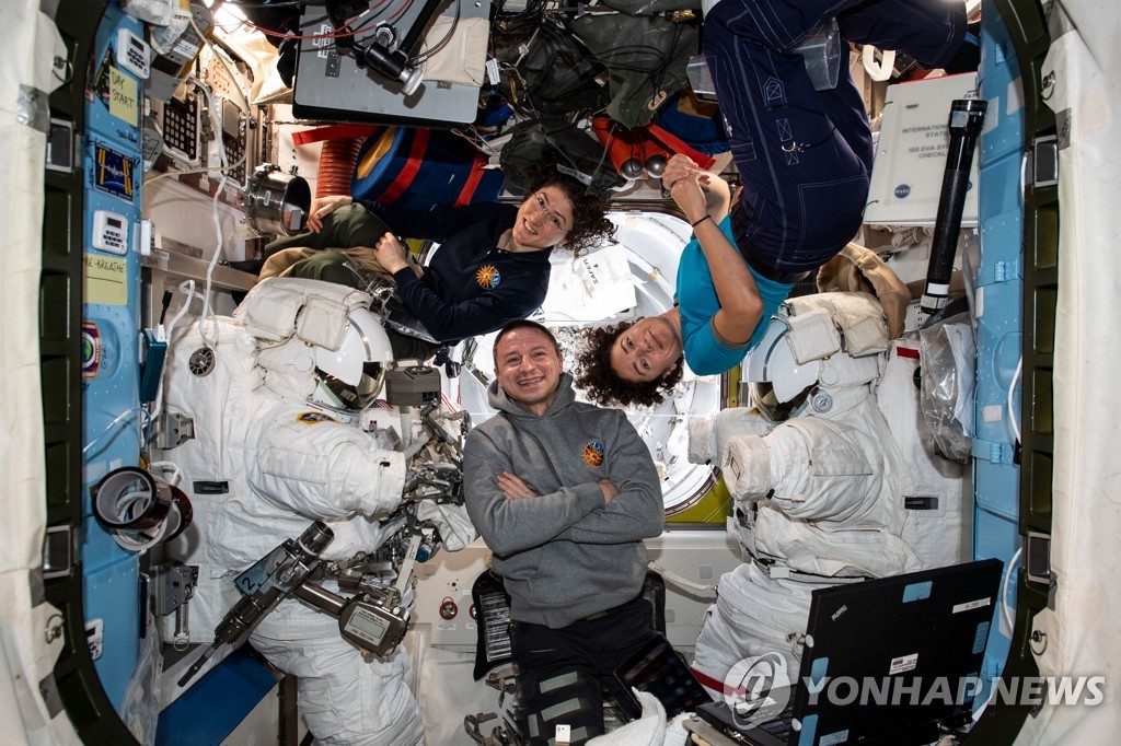 NASA FEMALE SPACEWALK
