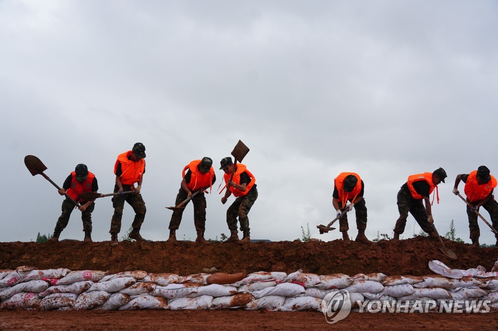 CHINA-JIANGXI-POYANG-FLOOD-ARMED POLICE-RESCUE (CN)