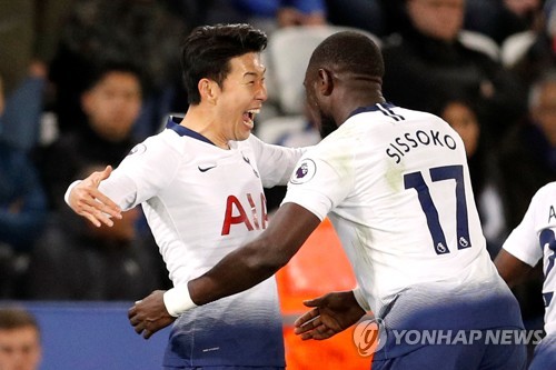 골 터뜨리자 무사 시소코와 기뻐하는 손흥민