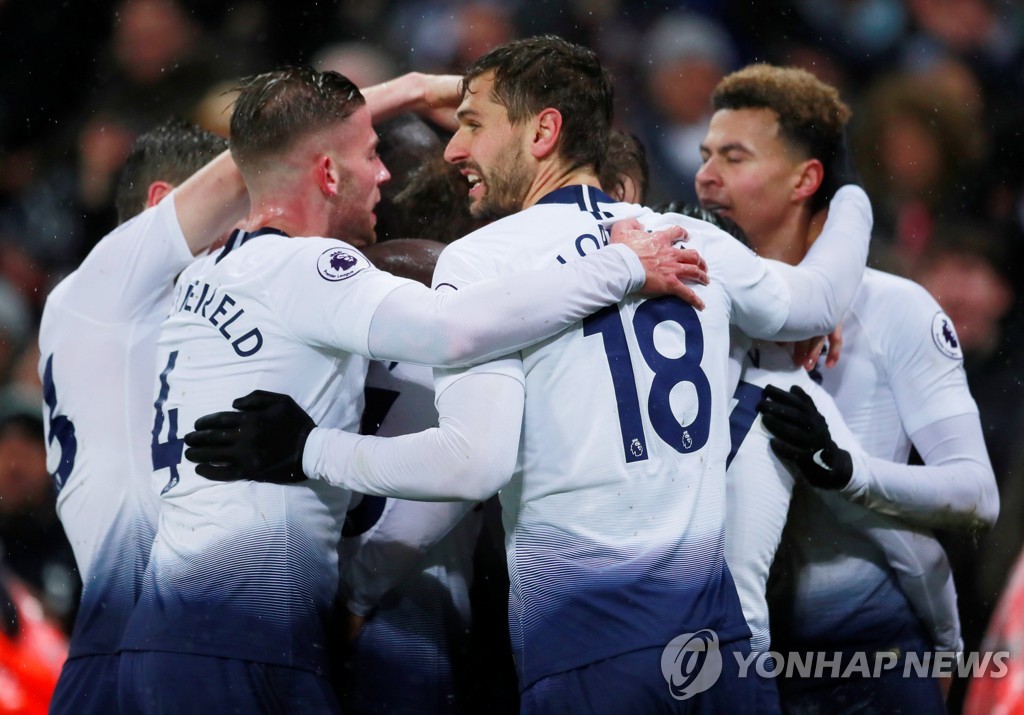 SOCCER-ENGLAND-TOT-BUR/