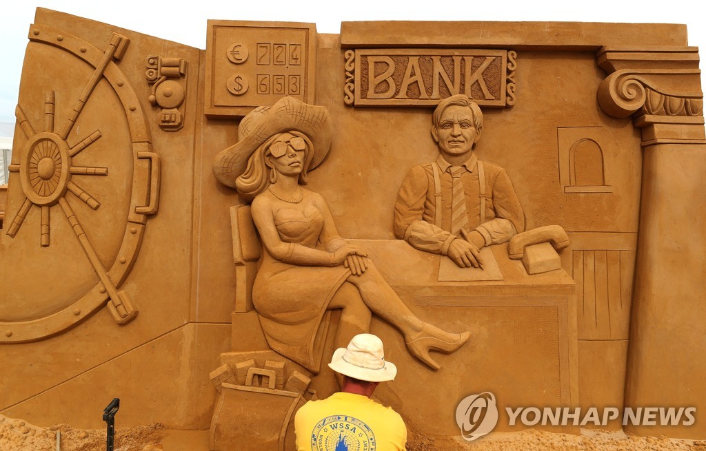 BELGIUM-ART/SAND SCULPTURES