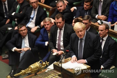 영국 하원에서 발언하는 존슨 총리